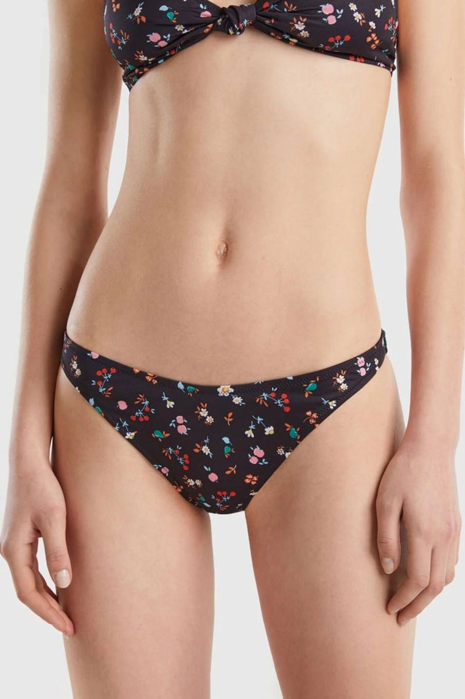 Donna Benetton Bikini | Slip Mare Rosso Con Stampa Floreale Donna Nero